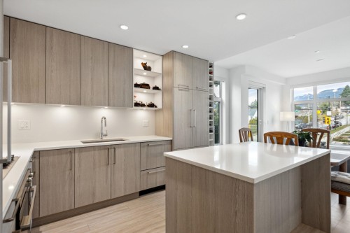 201-707 3Rd Street E, North Vancouver, BC 