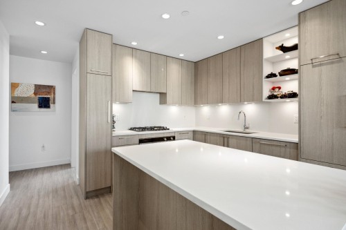 201-707 3Rd Street E, North Vancouver, BC 