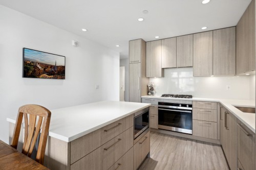 201-707 3Rd Street E, North Vancouver, BC 