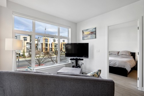 201-707 3Rd Street E, North Vancouver, BC 