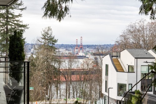 201-707 3Rd Street E, North Vancouver, BC 