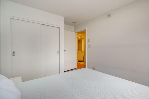 1209-111 Georgia Street W, Vancouver, BC 