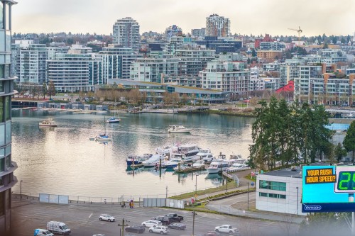 1209-111 Georgia Street W, Vancouver, BC 