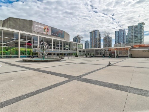 1209-111 Georgia Street W, Vancouver, BC 