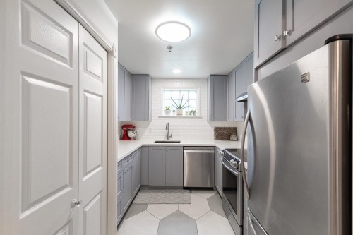 1-451 Pender Street E, Vancouver, BC 