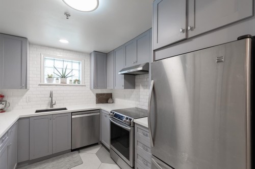 1-451 Pender Street E, Vancouver, BC 