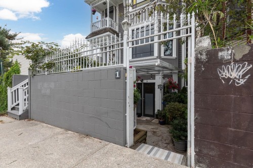 1-451 Pender Street E, Vancouver, BC 