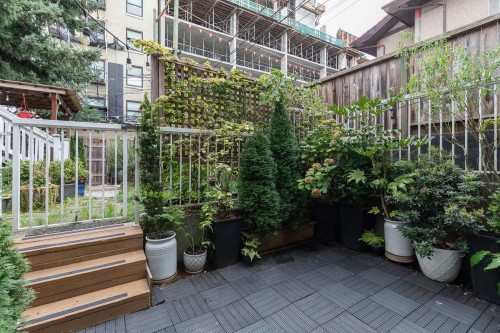 1-451 Pender Street E, Vancouver, BC 