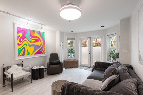 1-451 Pender Street E, Vancouver, BC 