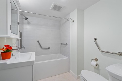 5584 Maple Street, Vancouver, BC 