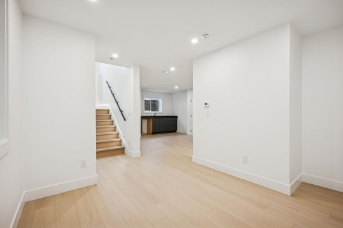 1-6362 Curtis Street, Burnaby, BC 