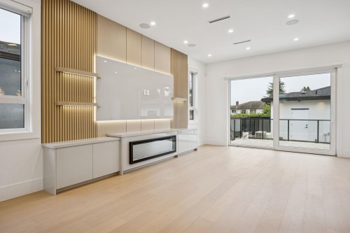 2-6362 Curtis Street, Burnaby, BC 