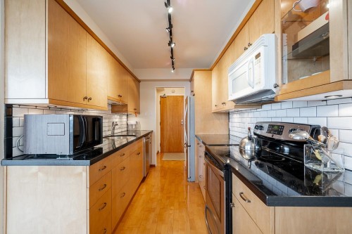 1404-4160 Sardis Street, Burnaby, BC 