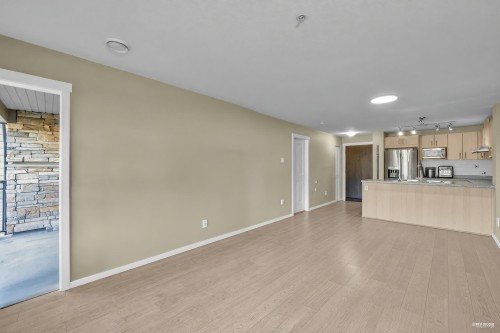 310-3156 Dayanee Springs Boulevard, Coquitlam, BC 