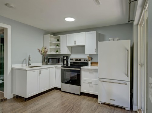 7629 Redrooffs Road, Halfmoon Bay, BC 