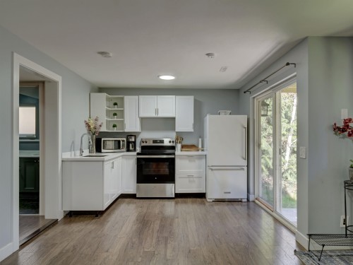 7629 Redrooffs Road, Halfmoon Bay, BC 