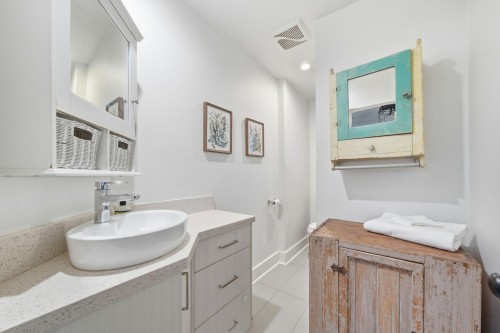 1944 Charles Street, Vancouver, BC 