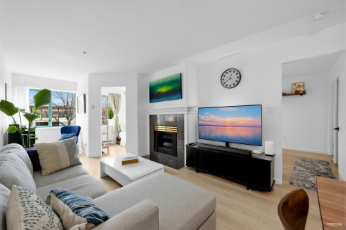 107-189 16th Avenue E Vancouver, BC V5T 4R4