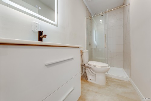 5571 Claude Avenue, Burnaby, BC 