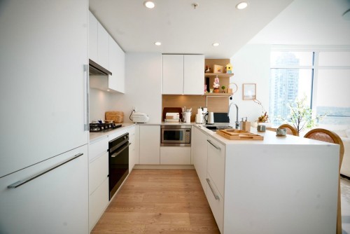 802-2181 Madison Avenue, Burnaby, BC 