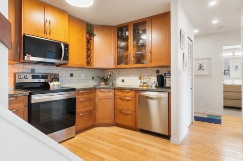 305-2001 Balsam Street, Vancouver, BC 