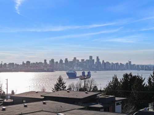 7-533 3Rd Street E, North Vancouver, BC 