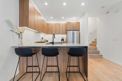 7-533 3Rd Street E, North Vancouver, BC 