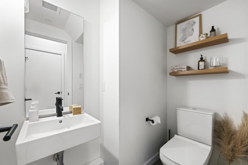 7-533 3Rd Street E, North Vancouver, BC 