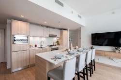 1801-4638 Gladstone Street  Vancouver, BC V5N 0G5