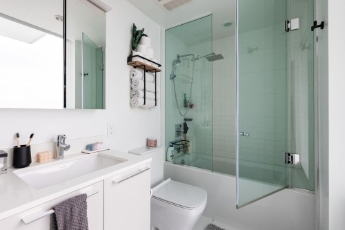 1801-4638 Gladstone Street, Vancouver, BC 