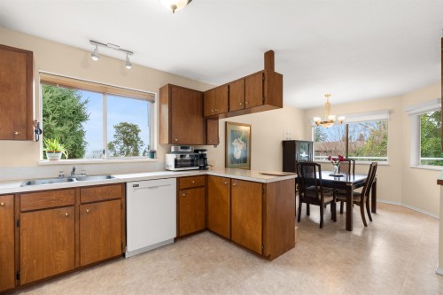 4967 Laurel Avenue, Sechelt, BC 