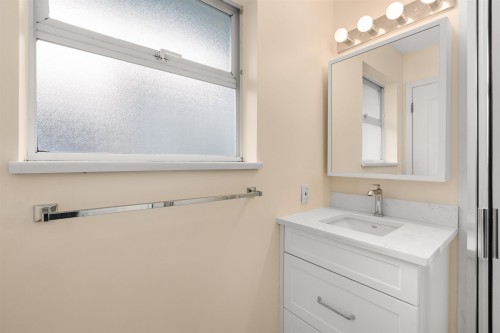 4967 Laurel Avenue, Sechelt, BC 