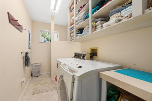 4967 Laurel Avenue, Sechelt, BC 