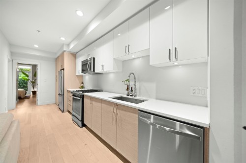 1419 1St Avenue E, Vancouver, BC 