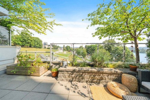 Th4-125 Columbia Street, New Westminster, BC 