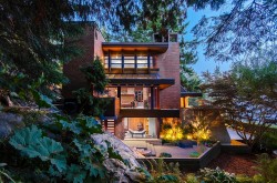 4651 Marine Drive  West Vancouver, BC V7W 2P1