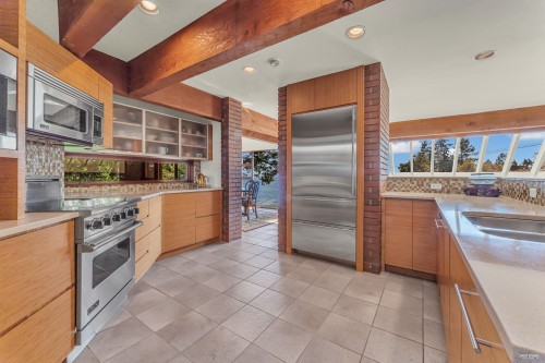 4651 Marine Drive, West Vancouver, BC 