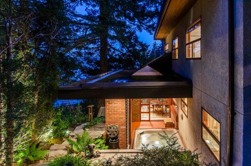 4651 Marine Drive, West Vancouver, BC 