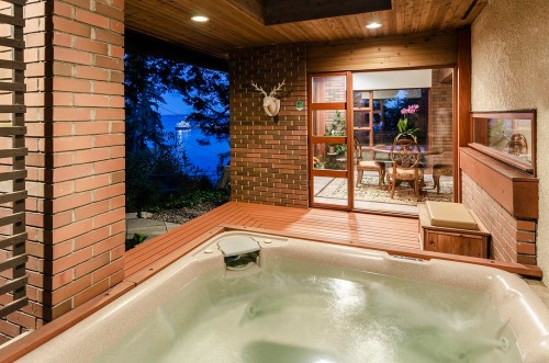 4651 Marine Drive, West Vancouver, BC 