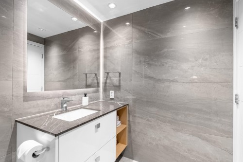 402-738 Broughton Street, Vancouver, BC 