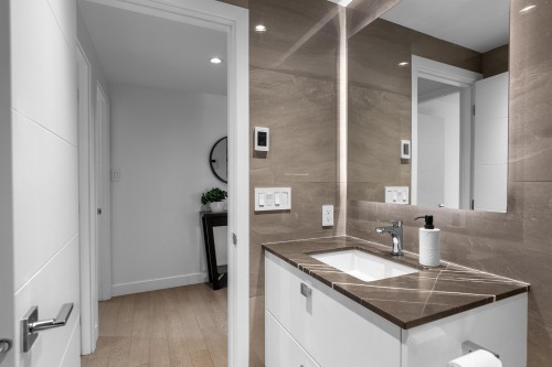 402-738 Broughton Street, Vancouver, BC 