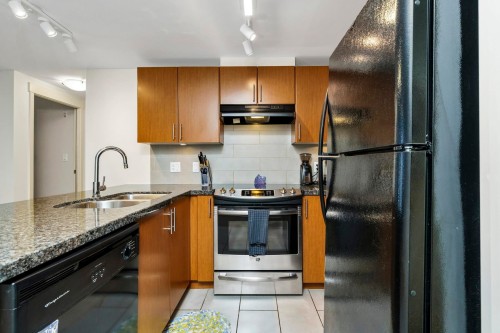 413-2520 Manitoba Street, Vancouver, BC 