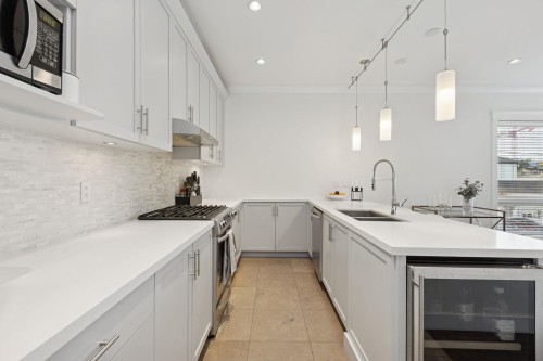 4-651 W 14Th St, North Vancouver, BC 