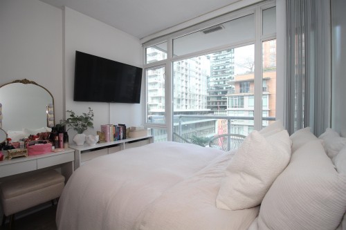 703-480 Robson Street, Vancouver, BC 