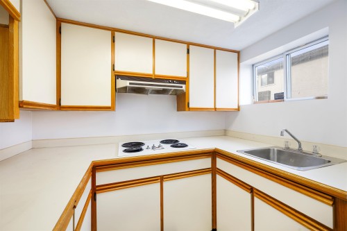 5045 Barker Crescent, Burnaby, BC 