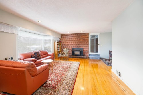 5045 Barker Crescent, Burnaby, BC 