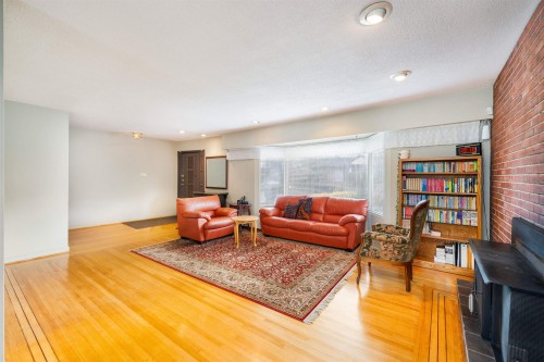 5045 Barker Crescent, Burnaby, BC 