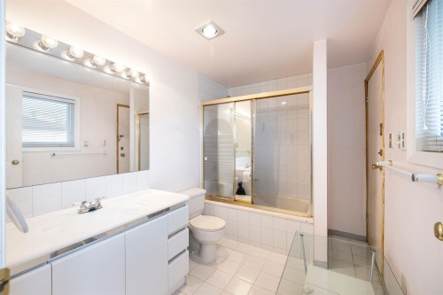 5045 Barker Crescent, Burnaby, BC 