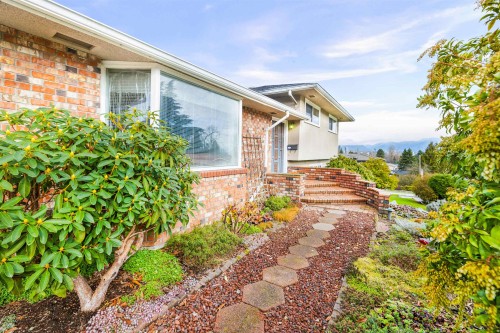 5045 Barker Crescent, Burnaby, BC 