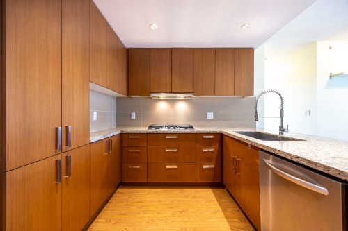 2002 1155 The High St, Coquitlam, BC 